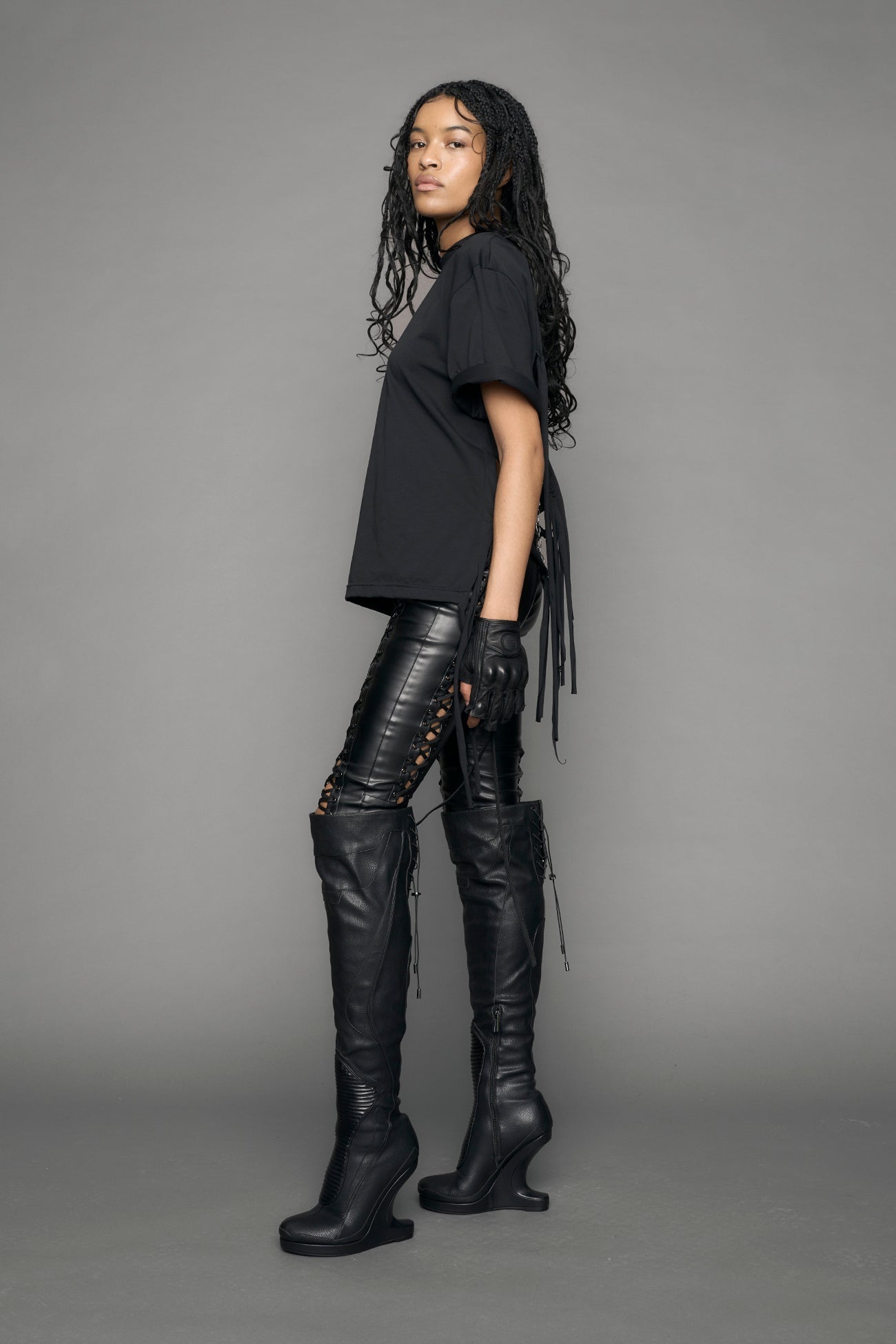 Black decosntructed cotton Tshirt with chained back
