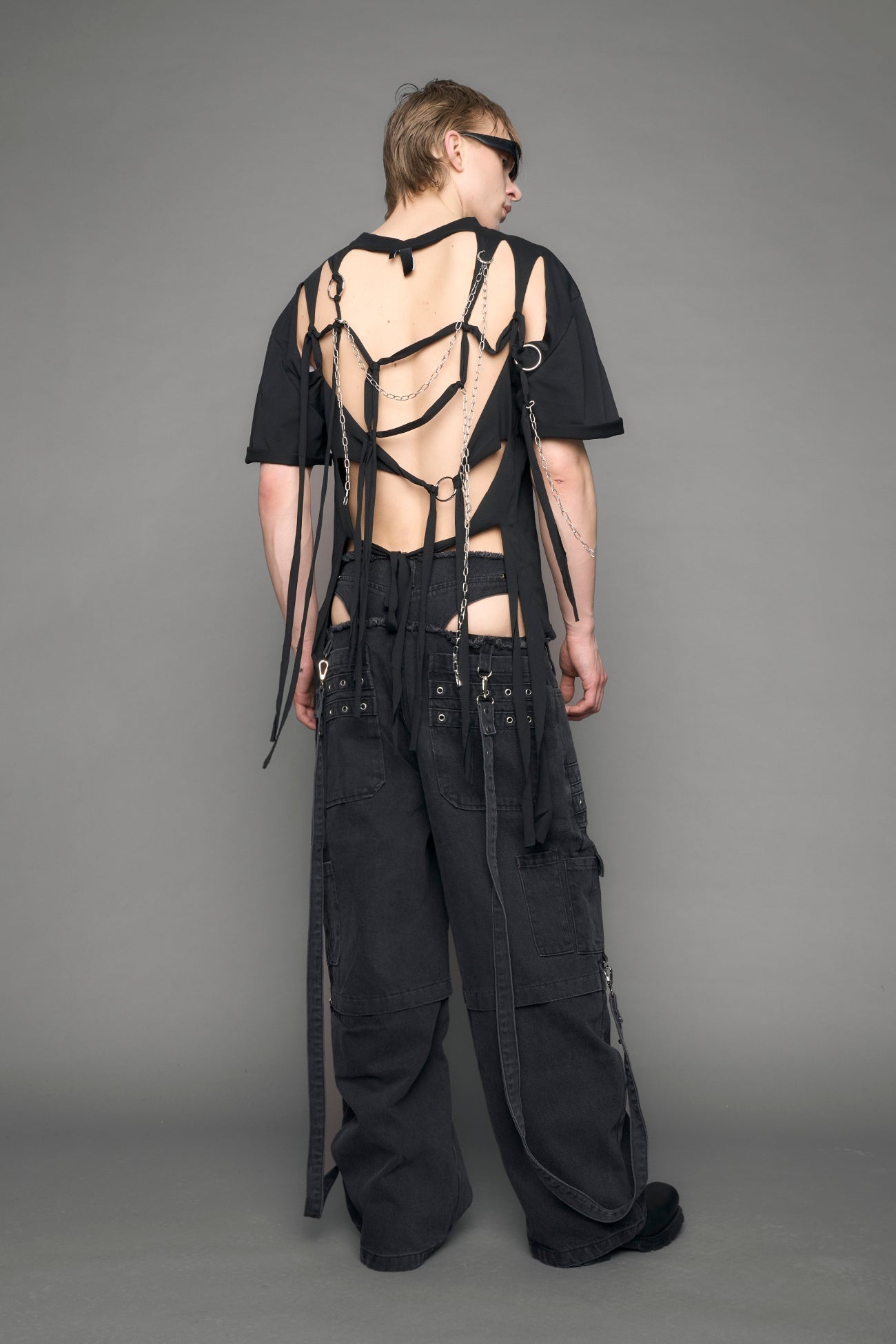 Black decosntructed cotton Tshirt with chained back