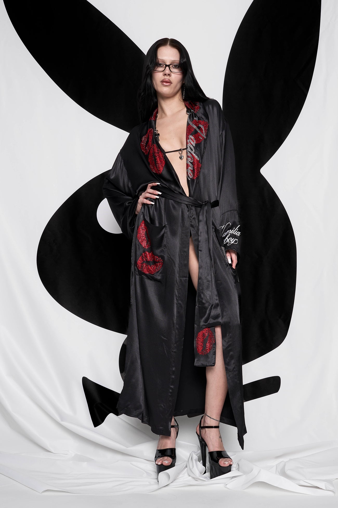 【Namilia × Playboy】J’adore Bunny サテンバスローブ NAMILIA - J'adore Bunny Bathrobe - Shop now