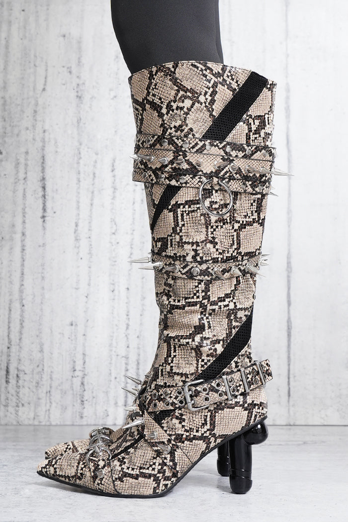 dick spike boot