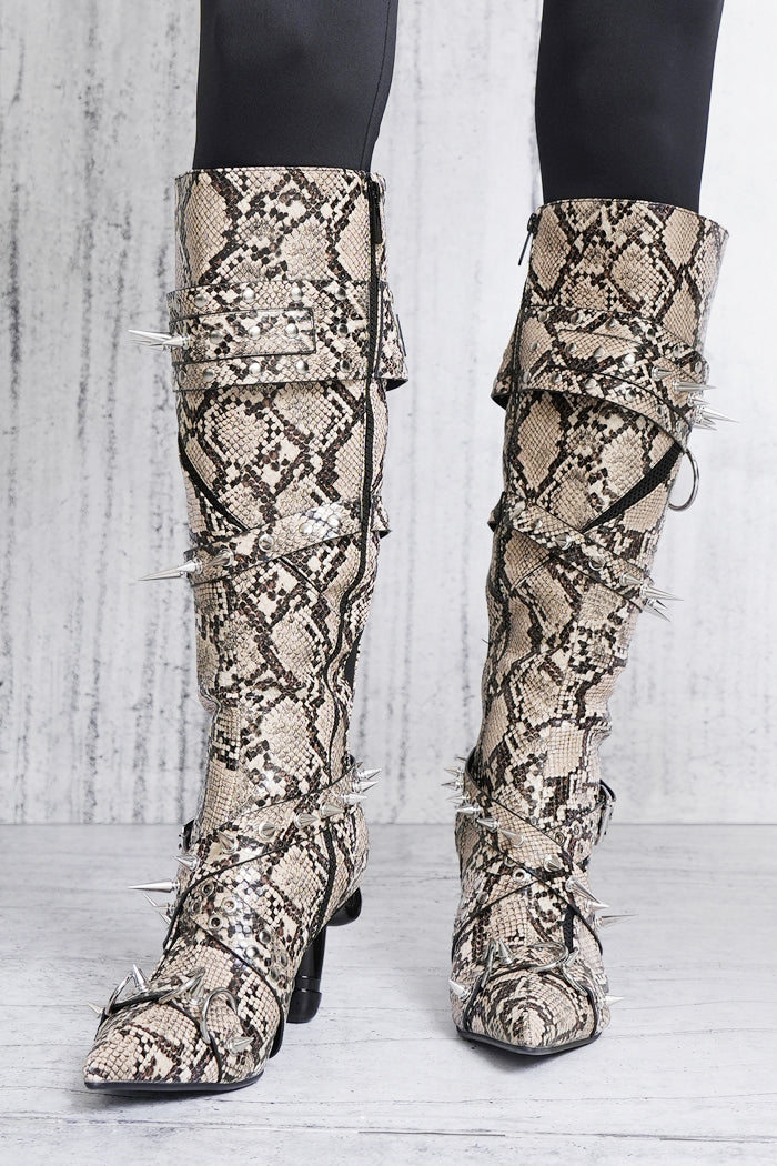 dick spike boot