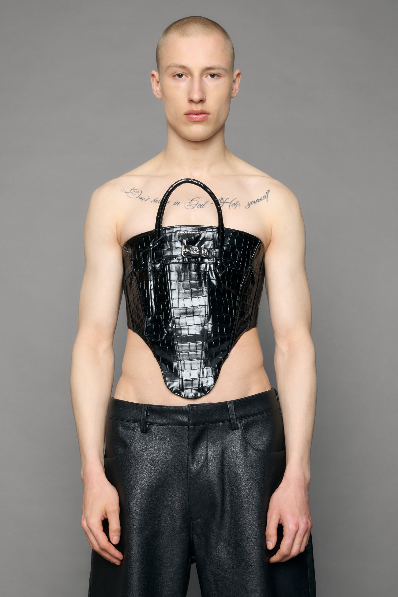 model wearing black croc pu leahter corset with handbag design 