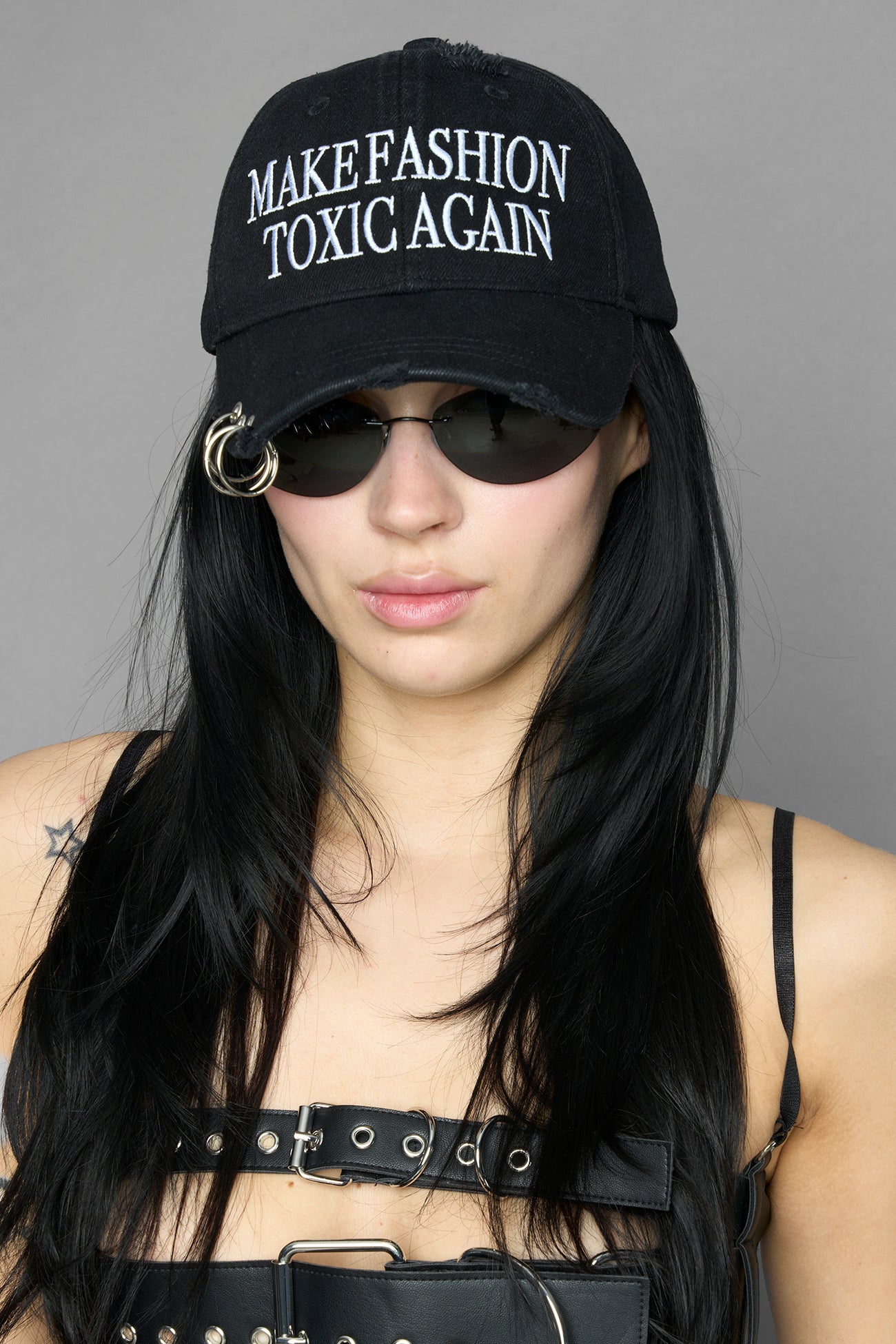 slogan black cap with distressind and silver rings