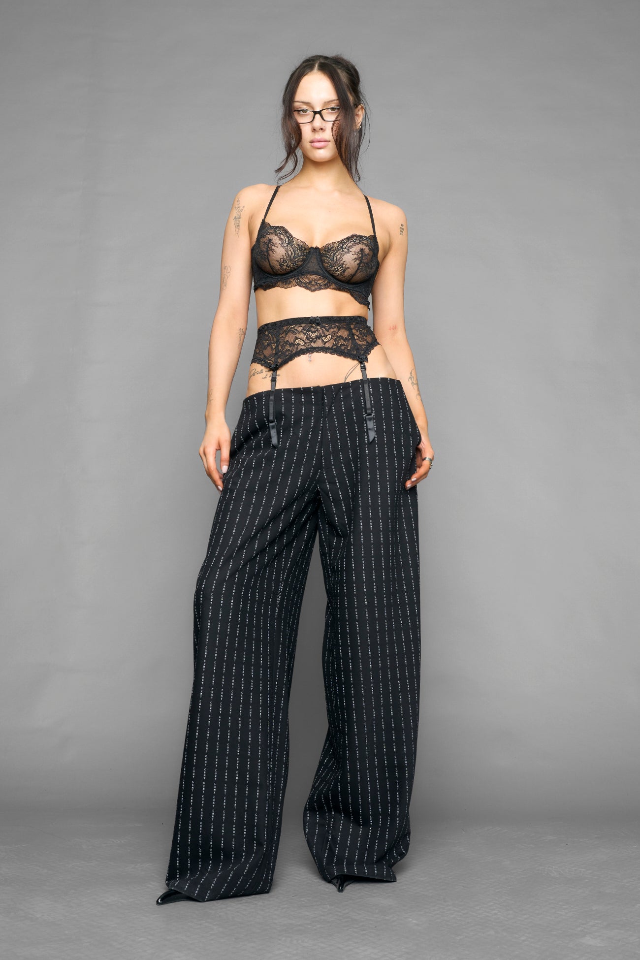 新品　ORIMI FETISH SHORT SLACKS 1 NAMILIA - lace suspender office pants - Shop now