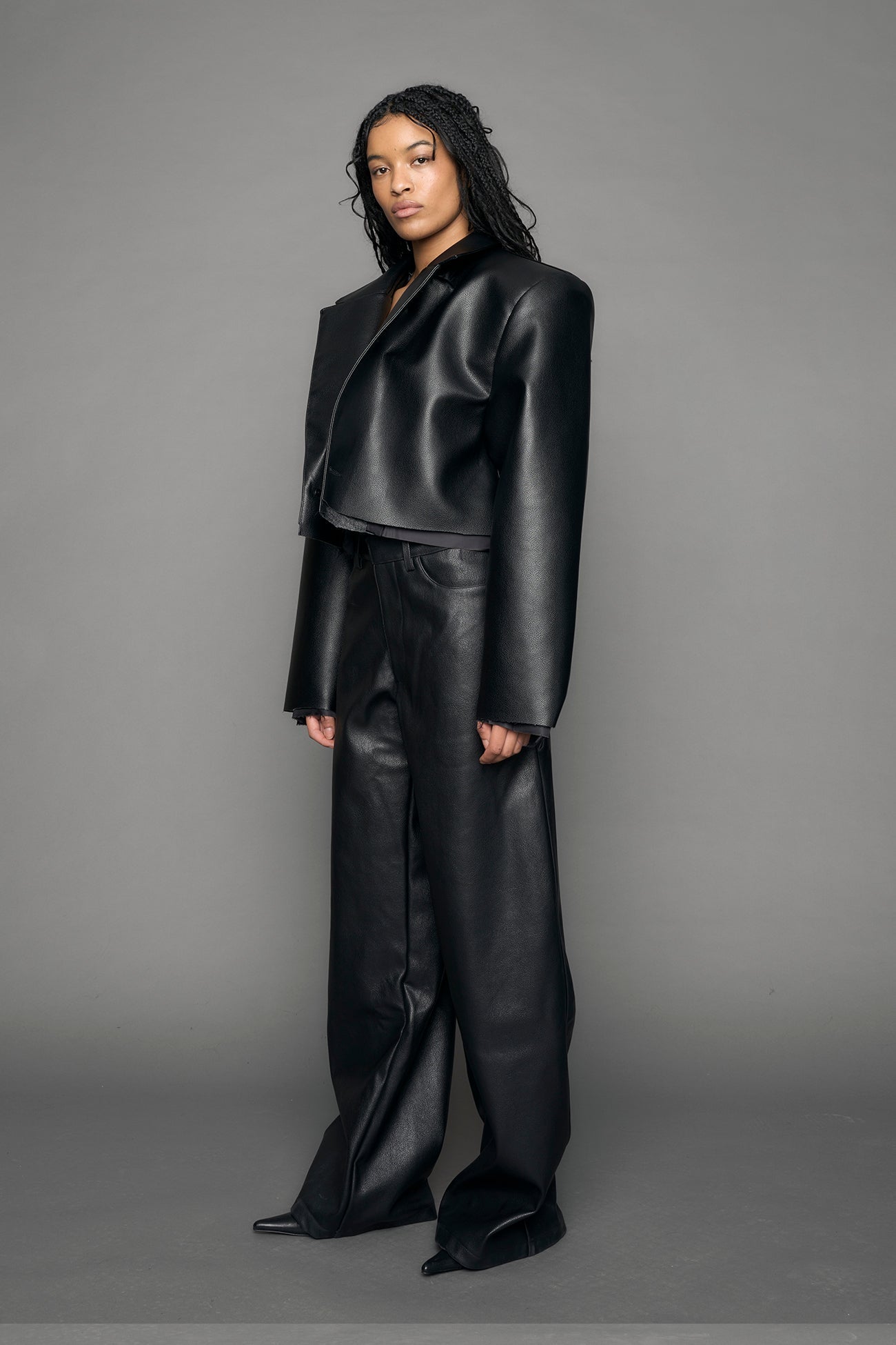 NAMILIA クロップドレザージャケット ブラック NAMILIA - Leather Cropped Blazer - Shop now