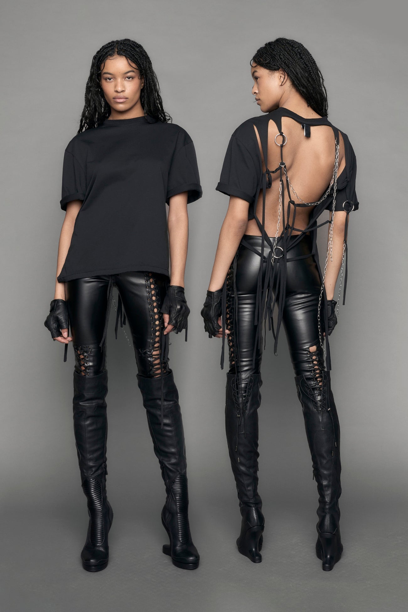 Black decosntructed cotton Tshirt with chained back