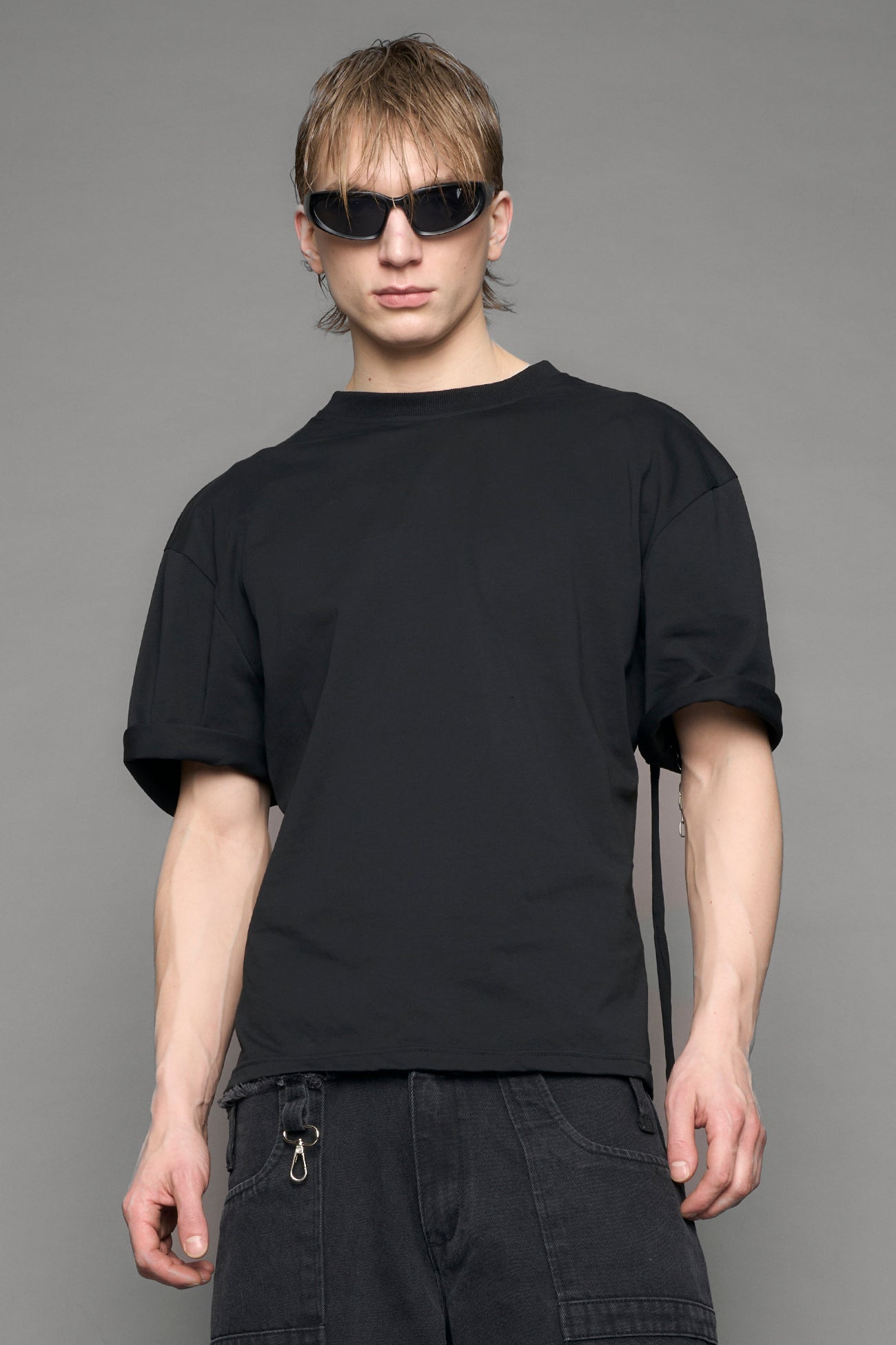 Black decosntructed cotton Tshirt with chained back