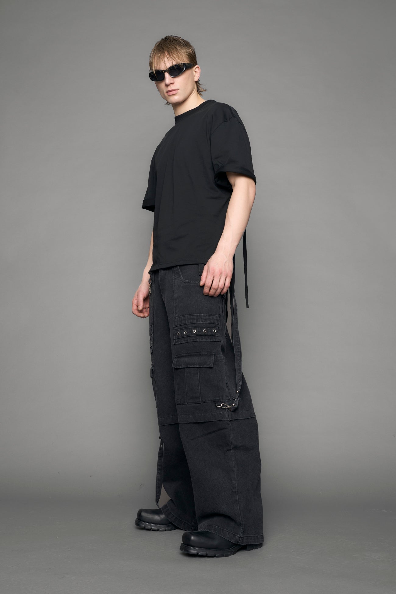 Black decosntructed cotton Tshirt with chained back