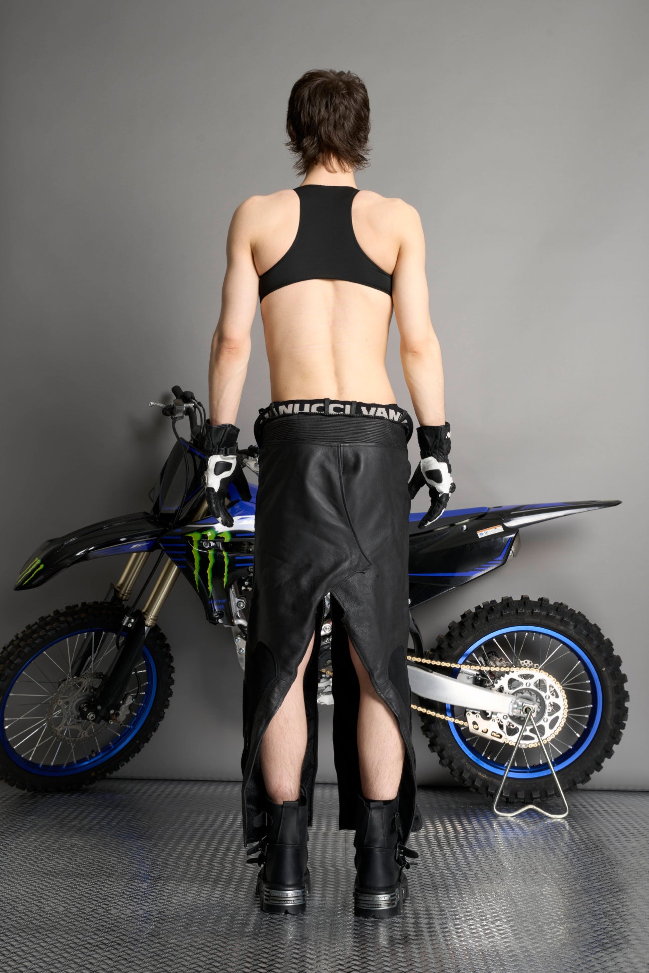 cut out body pouch black