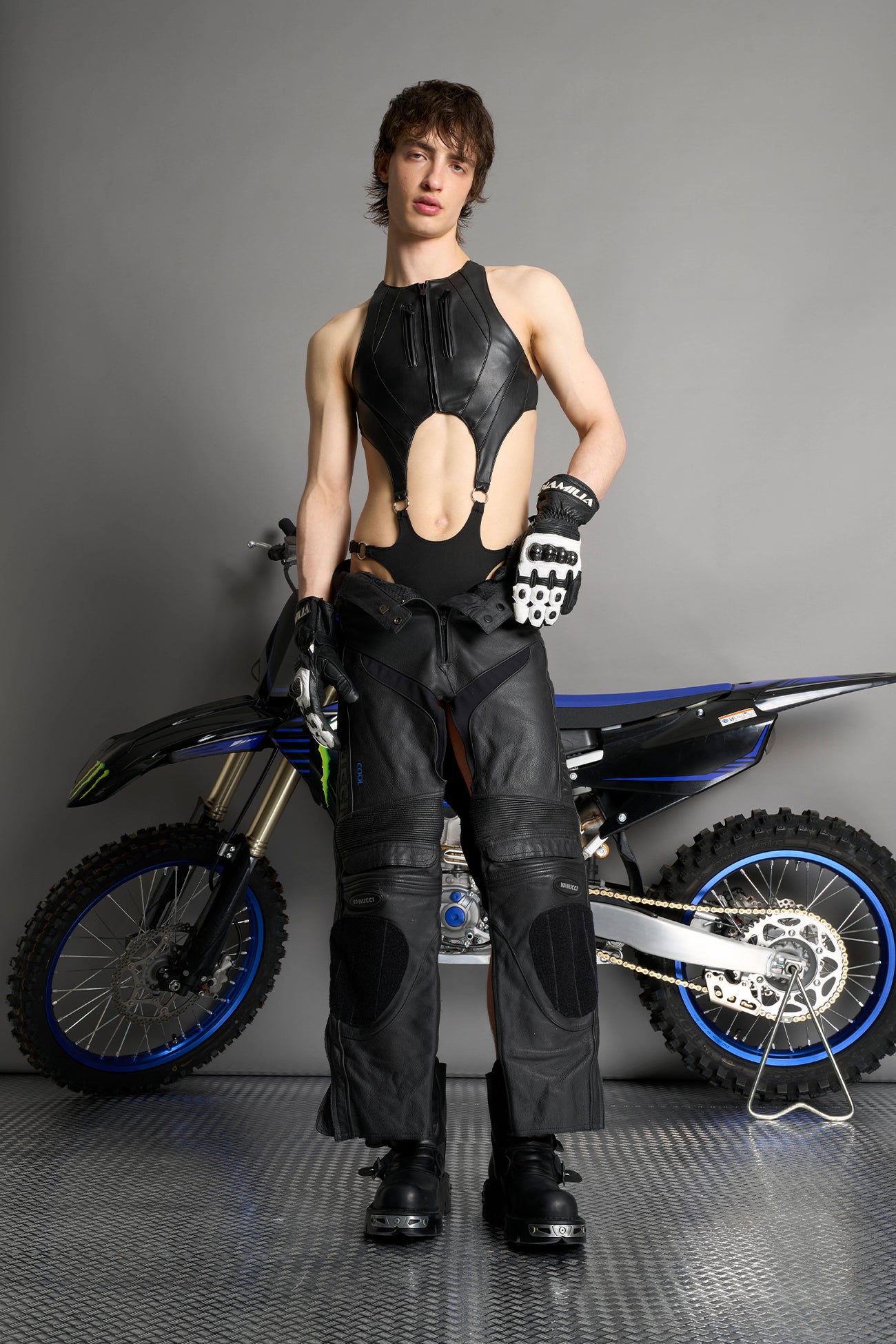 cut out body pouch black