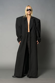 long blazer coat in black wool with exagerated shoulders and lapel