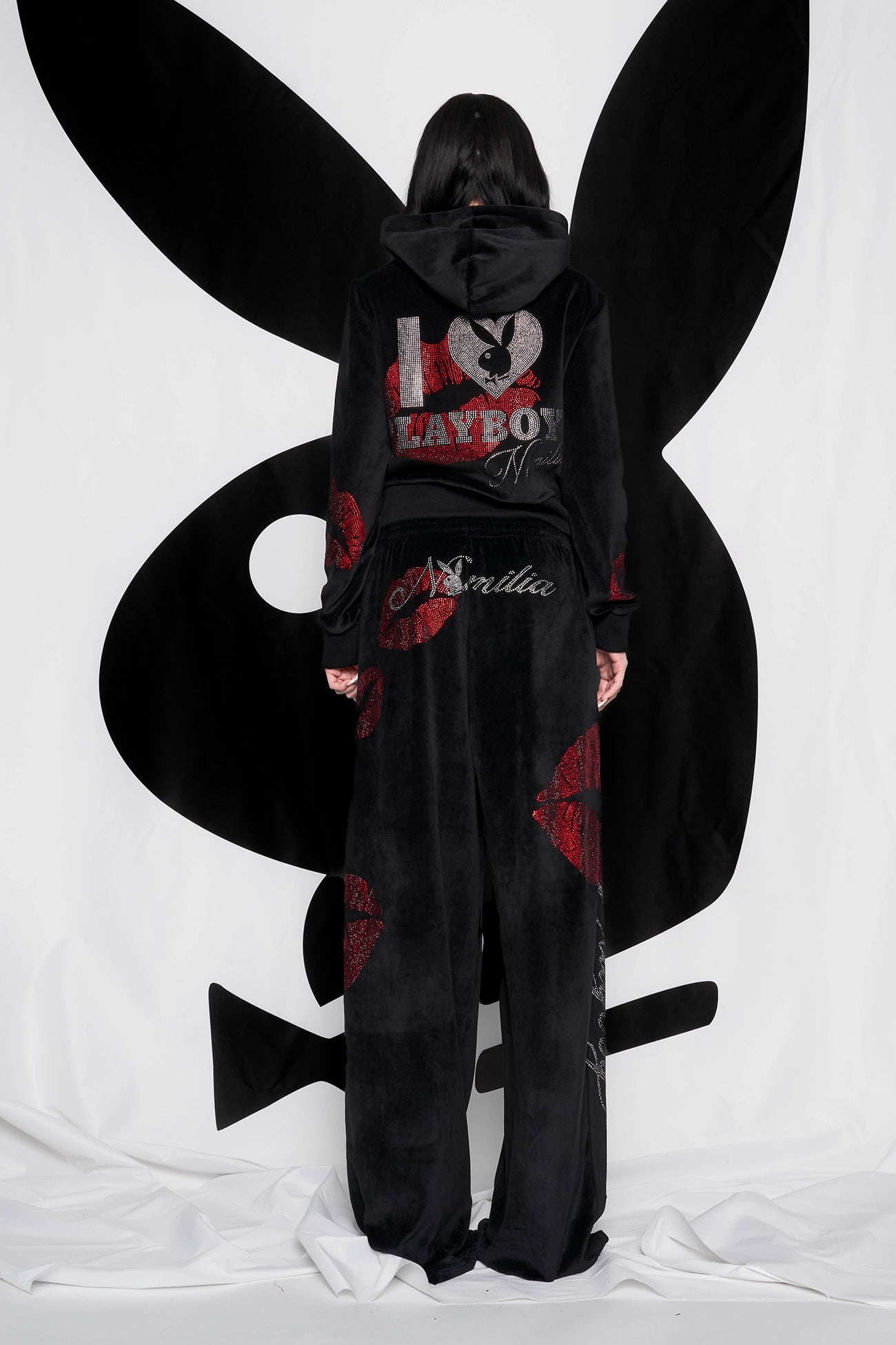 NAMILIA - Love Velour Oversize Pants - Shop now NAMILIA - Love Velour Oversize Pants - Shop now