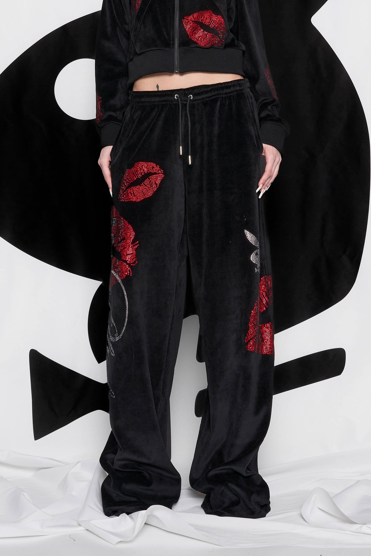 NAMILIA - Love Velour Oversize Pants - Shop now